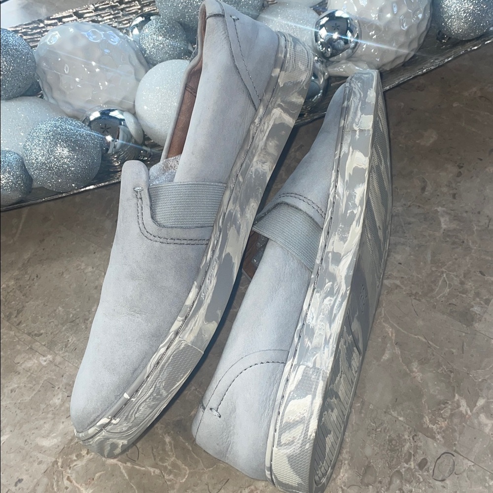 💙🩶Frye Leather Slip-On Sneakers
